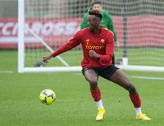 包含波尔图黄金邓科破罗马倒计时圆领冠史的词条